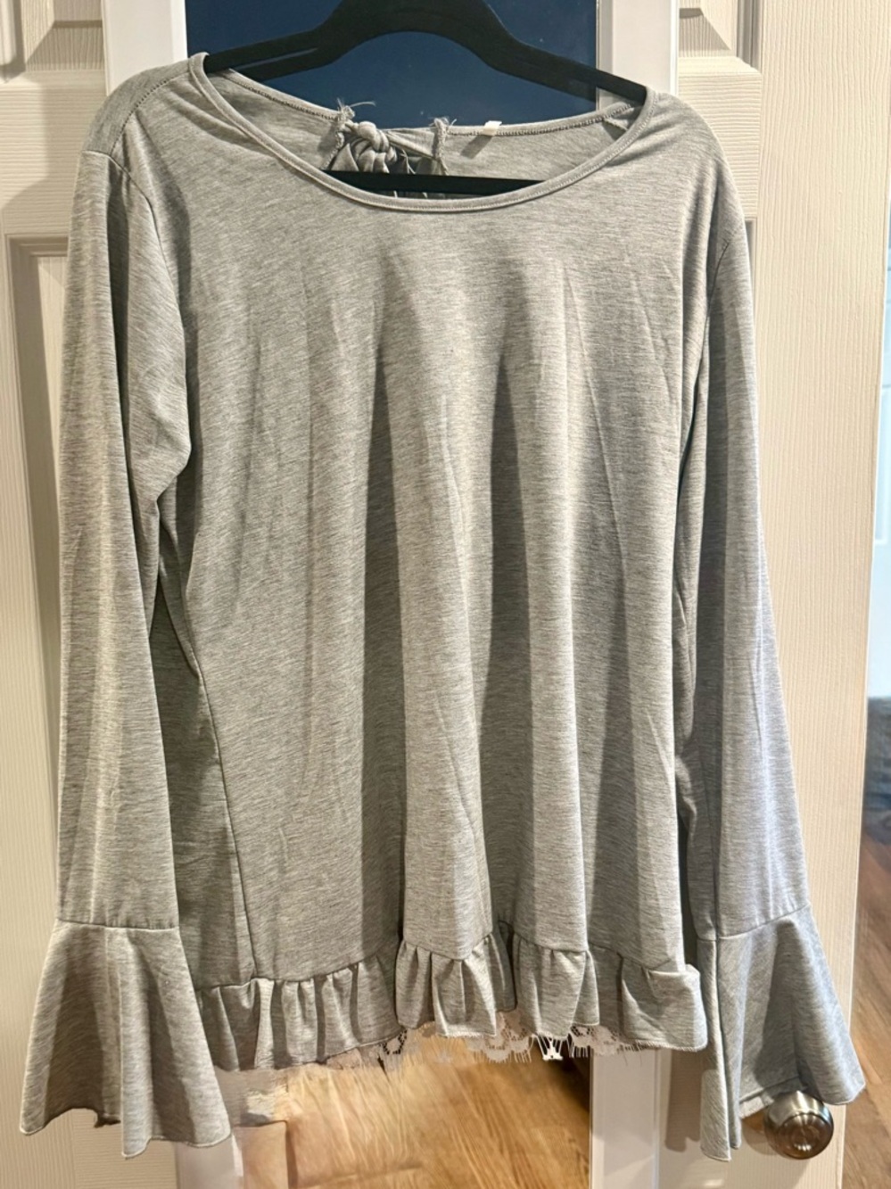 Women's Gray Ruffle-Hem Long Sleeve Top
